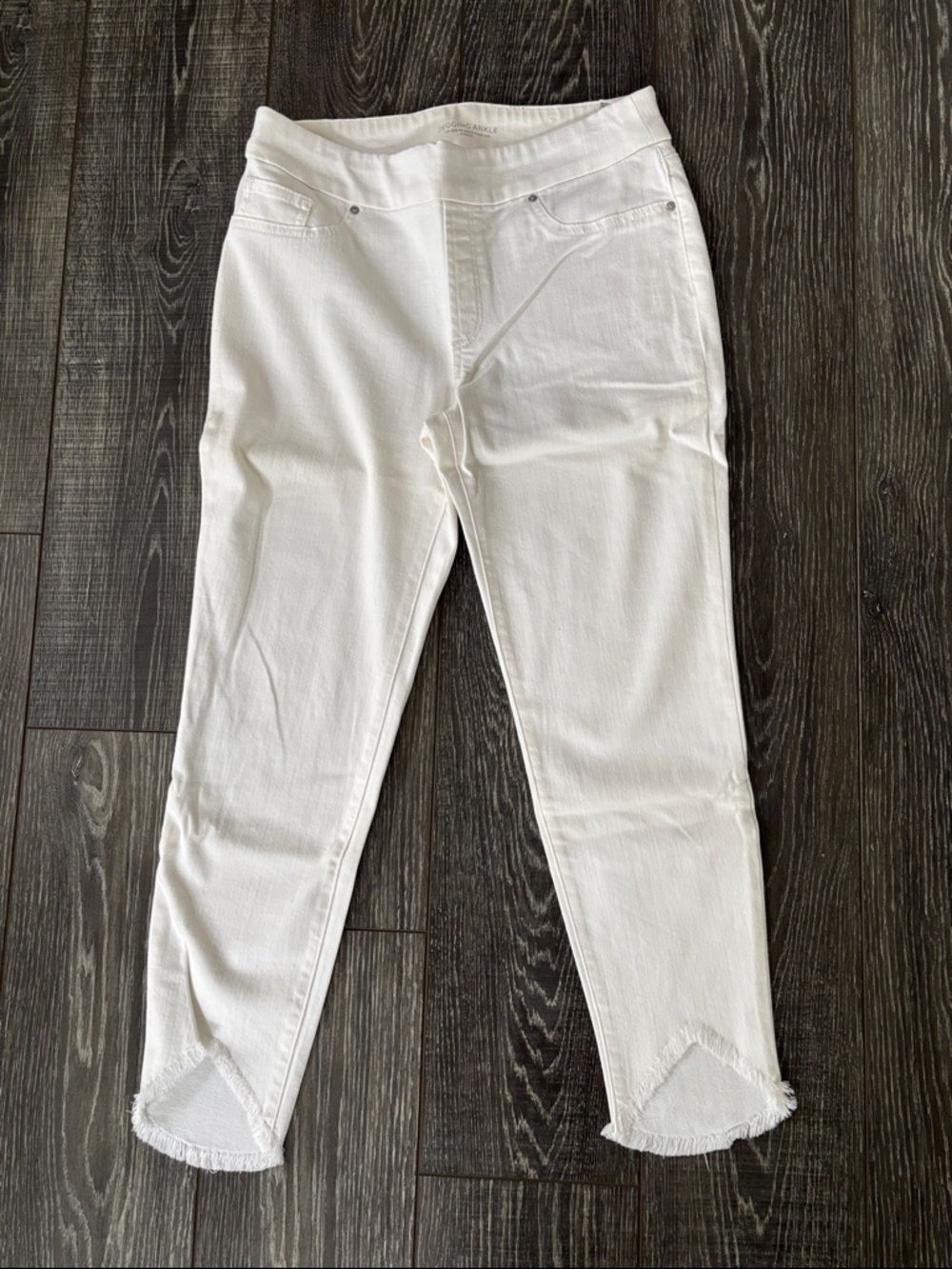 Excellent Chico's White Jegging Ankle Frayed V-Hem Ankle Jeans 6 Regular